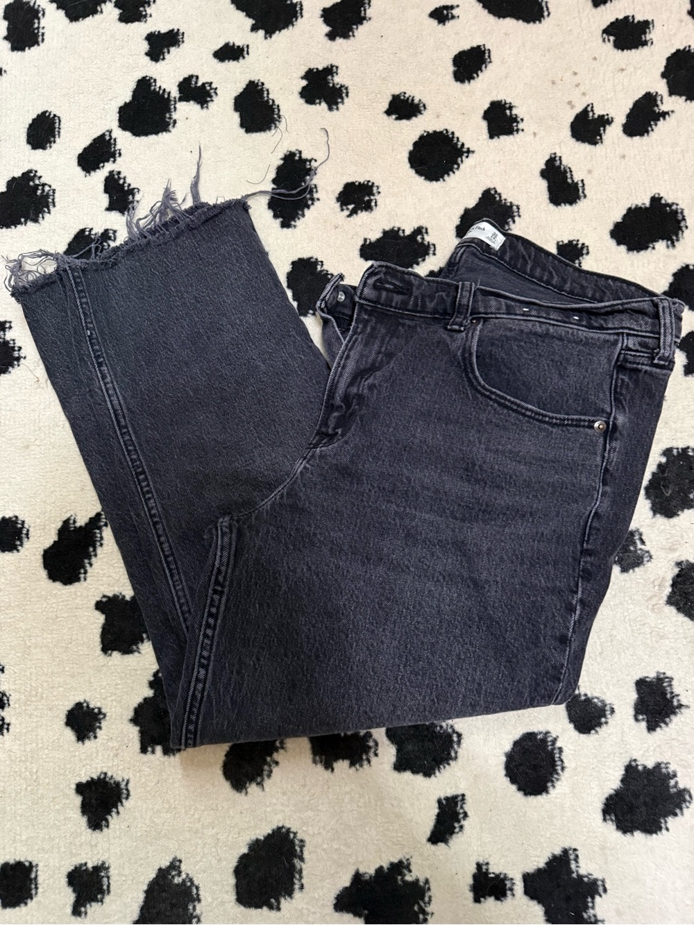 Abercrombie & Fitch Black Cropped Raw‑Hem Jeans